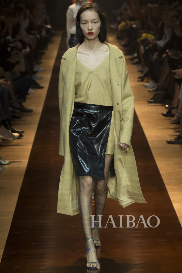 盘点2016春夏巴黎时装周60件最美风衣Look：从春到秋，柔美帅气(5)