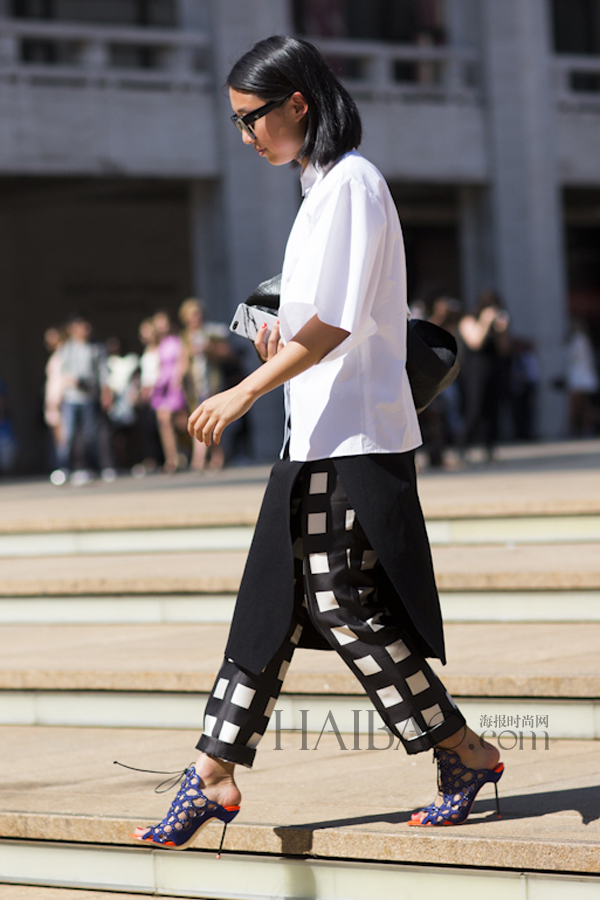 时尚博主Margaret Zhang 时装周秀场外街拍，小小身材蕴藏大大时尚细胞！
