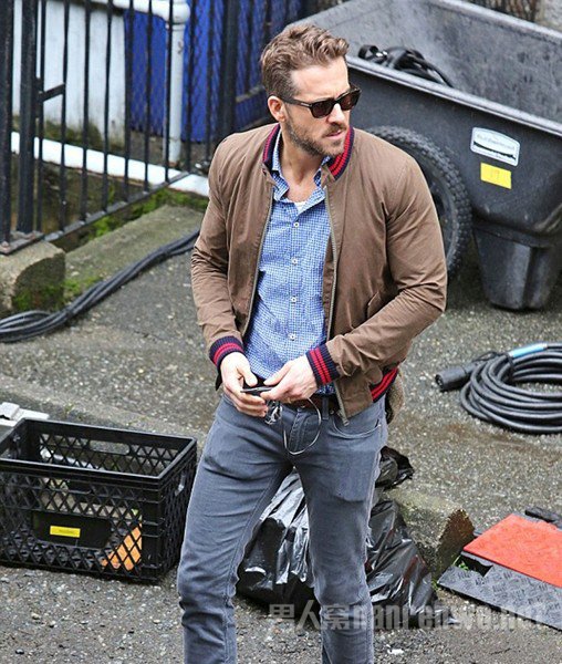 Queen S会穿衣老公也不差！绿灯侠Ryan Reynolds最佳造型榜(3)