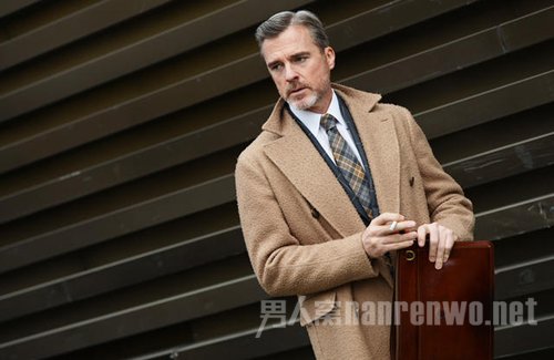 四款实穿好搭卡其大衣推荐 告别宅男用色