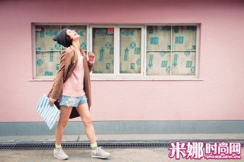 穿上特别的风衣来场“全世界的时尚女孩”变身