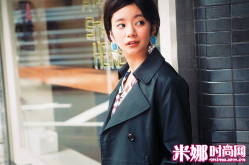 穿上特别的风衣“全世界时尚女孩”变身 2