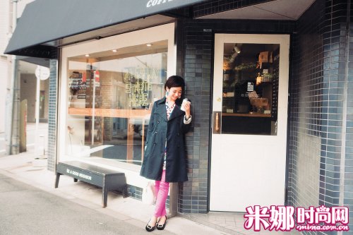 穿上特别的风衣“全世界时尚女孩”变身 2