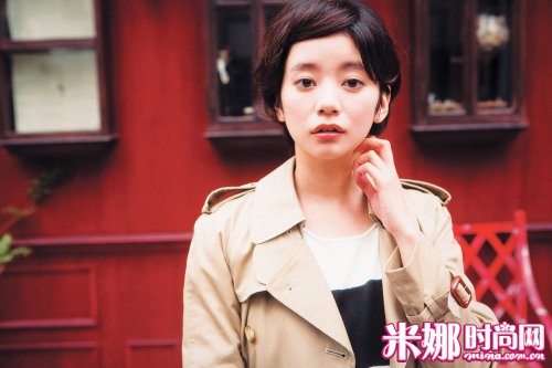 穿上特别的风衣“全世界时尚女孩”变身 3