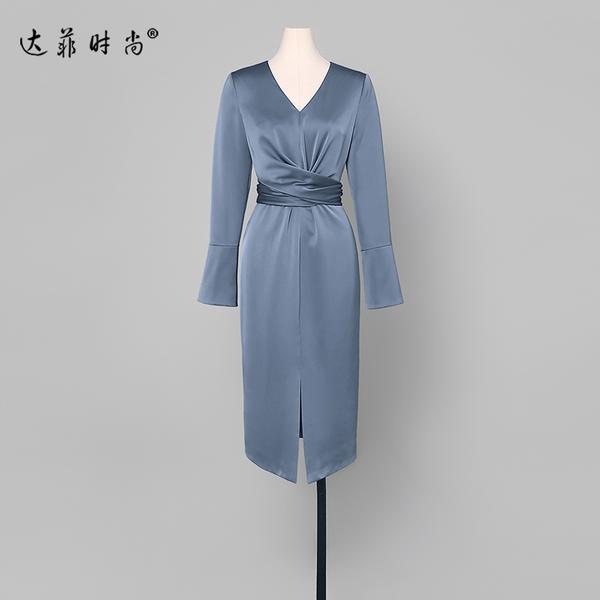 2018女款秋装风衣_香影女装2018秋装新品发布会一场万人集聚的饕餮盛宴！