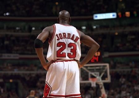 2018年乔丹风衣_2018年NBA最有钱的10位老板,乔丹、库班、勇士老板皆落榜