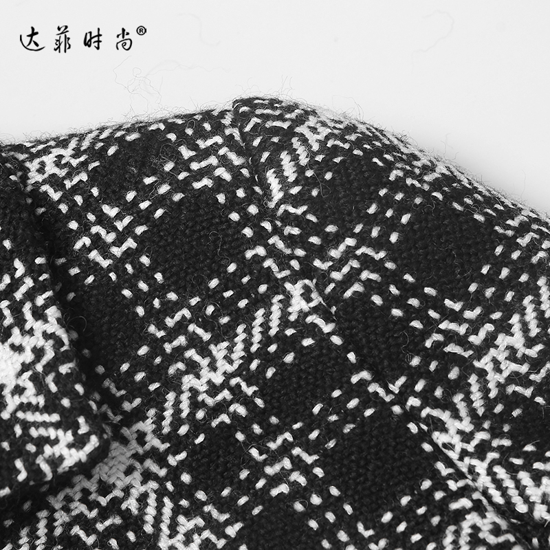 2018毛呢风衣女装_2018秋装新款复古格纹拼接毛呢撞色红色毛领中长款外套女装